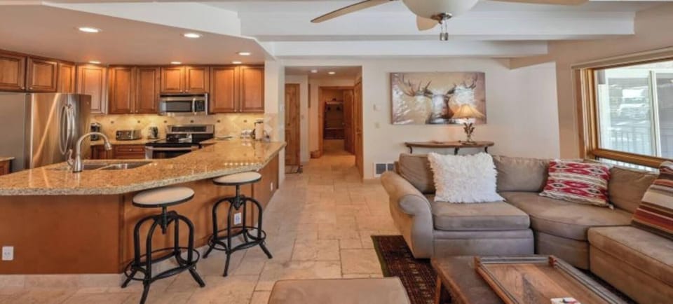 Condo, 3 Bedrooms | Private kitchen | Coffee/tea maker, fridge, oven, toaster