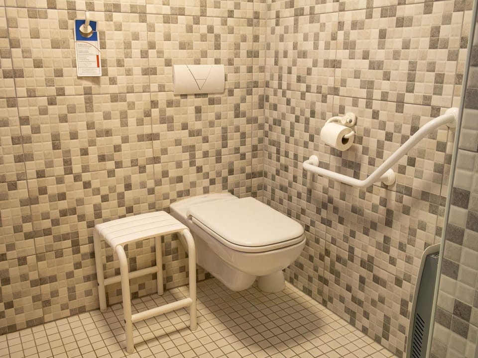 Standard Room, Multiple Beds, Accessible | Cribs (free), WiFi (free), bed sheets