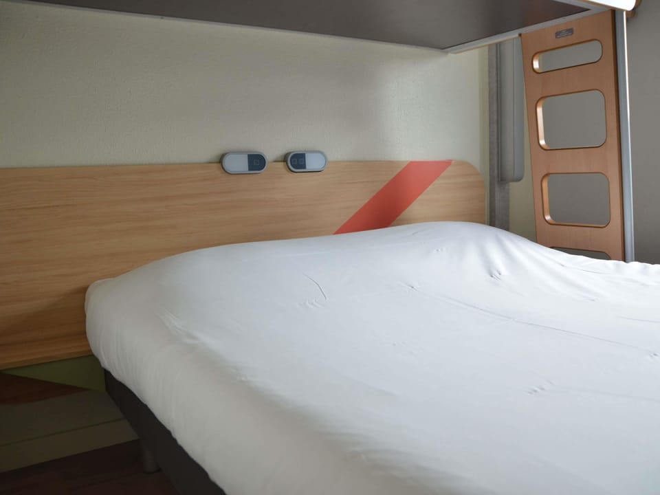 Triple Room, 1 Double Bed | Cribs (free), WiFi (free), bed sheets