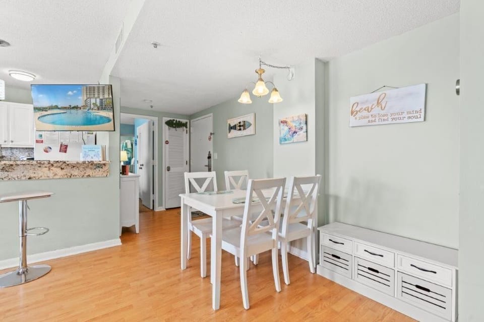 Spacious Living Area with Lounge, Dining Table, and Kitchen