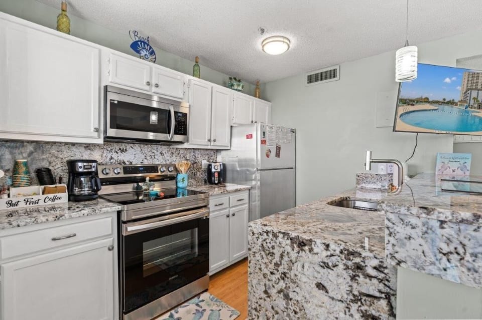 Convenient Kitchen with Basic Starter Essentials - Perfect for Family Meals!