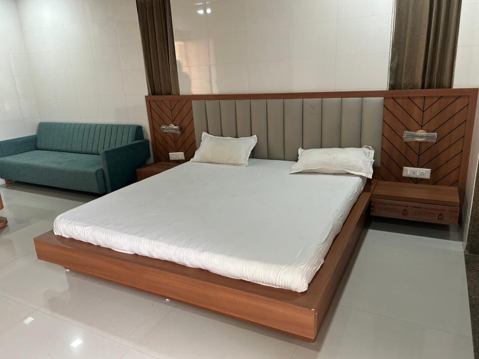 Luxury Double Room, Pool View | Desk, laptop workspace, blackout drapes, soundproofing