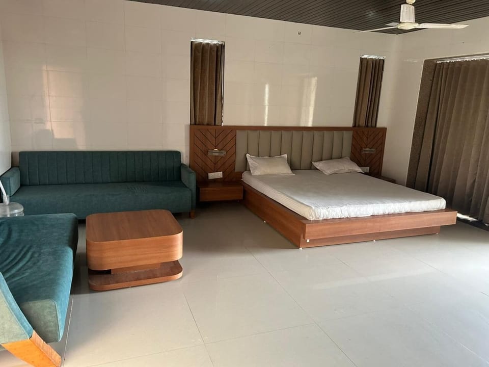 Luxury Double Room, Pool View | Desk, laptop workspace, blackout drapes, soundproofing
