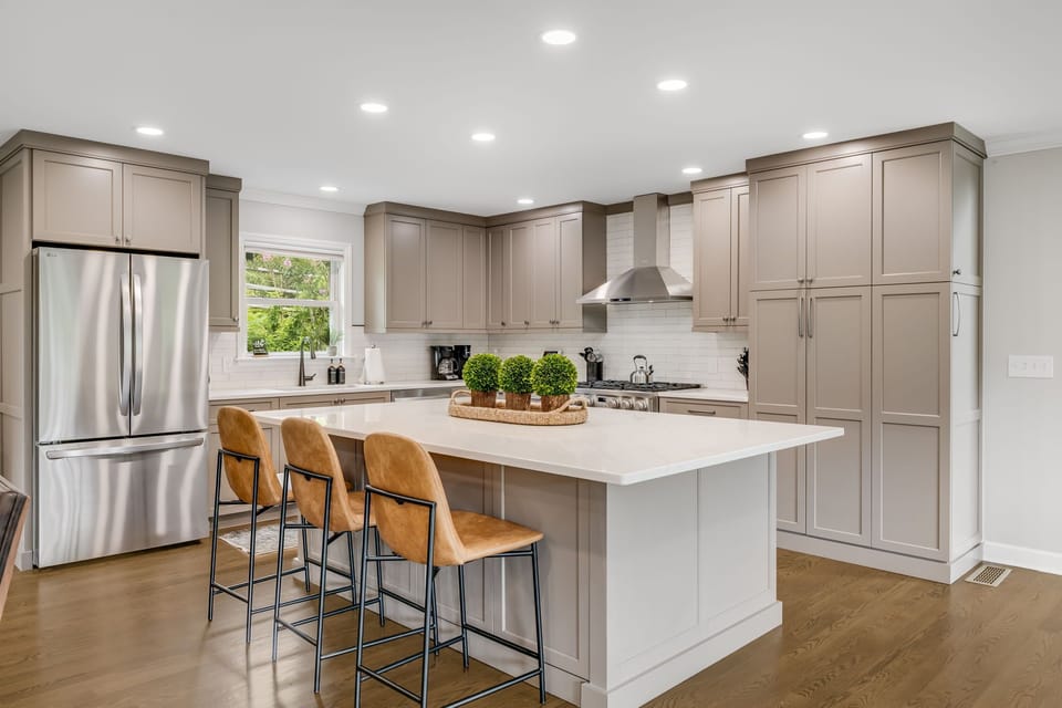 Main Level - Fully Equipped Kitchen w/ Breakfast Bar Seating