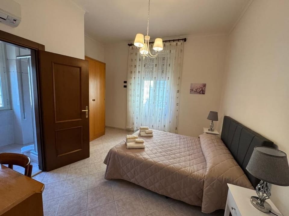 Double Room | Desk, iron/ironing board, WiFi (free)