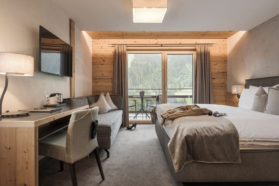 Panoramic Double Room, Balcony, Mountain View | In-room safe, soundproofing, WiFi (free), bed sheets
