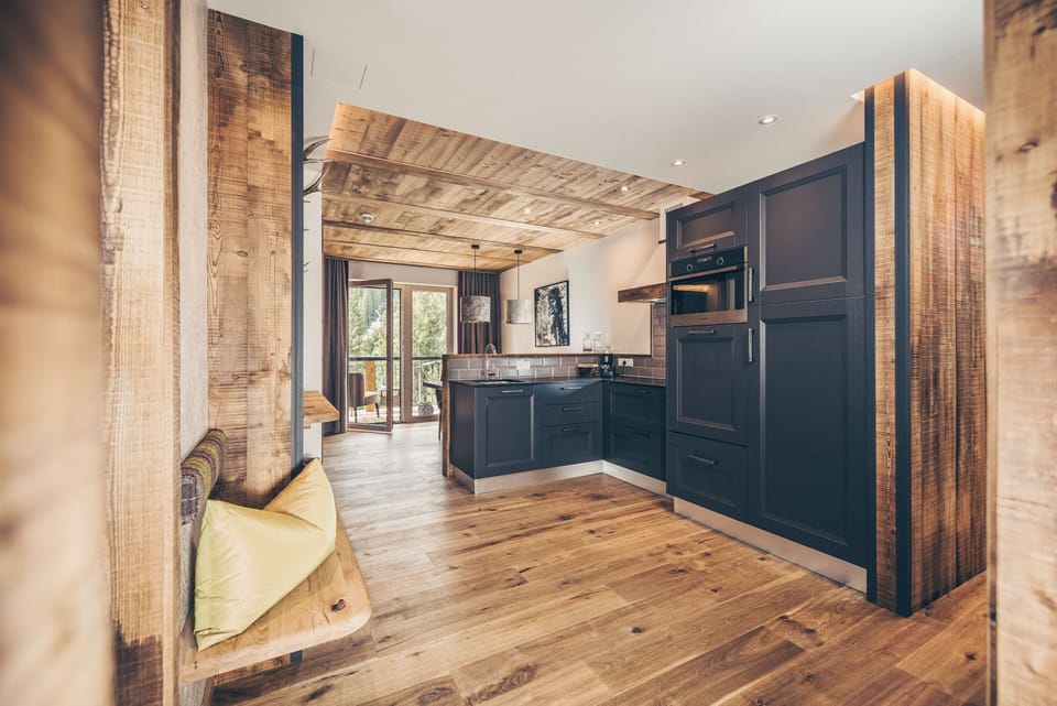Suite, Balcony, Mountain View | Private kitchen