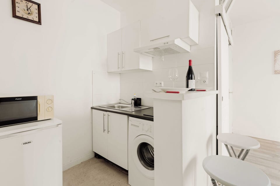 Apartment | Private kitchen | Coffee/tea maker, fridge, microwave, stovetop