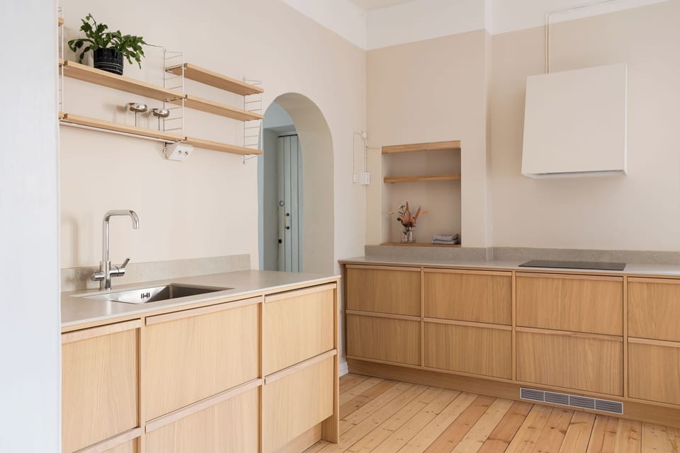 Apartment, 3 Bedrooms, Kitchen, Courtyard View | Private kitchen | Coffee/tea maker, full-size fridge, microwave, oven