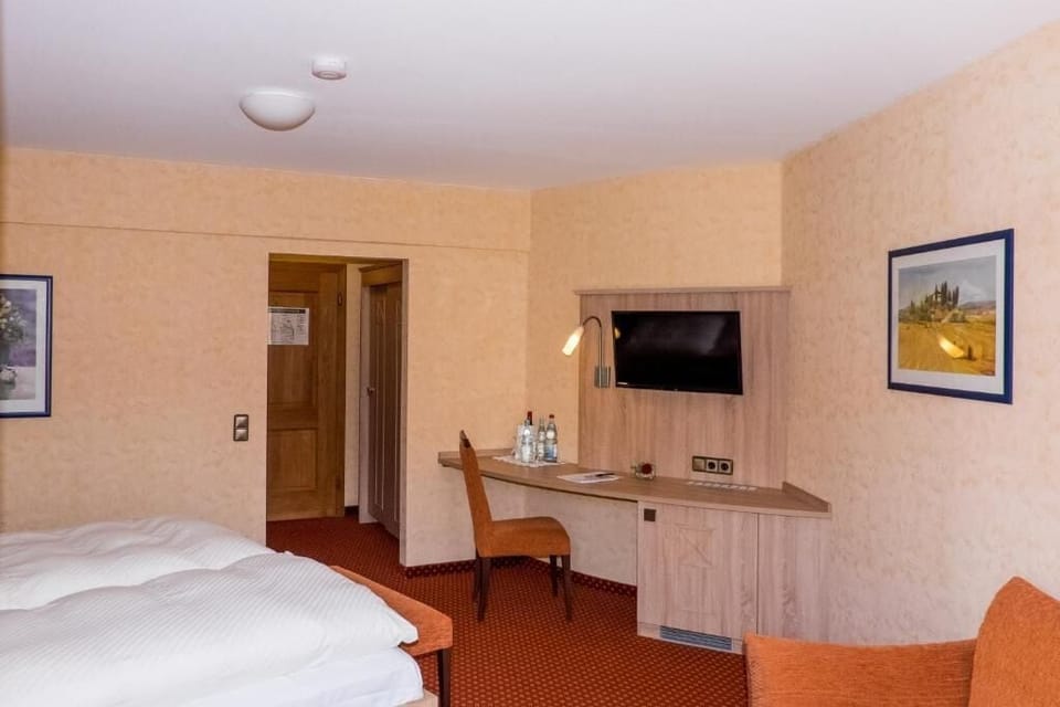 In-room safe, WiFi (free)
