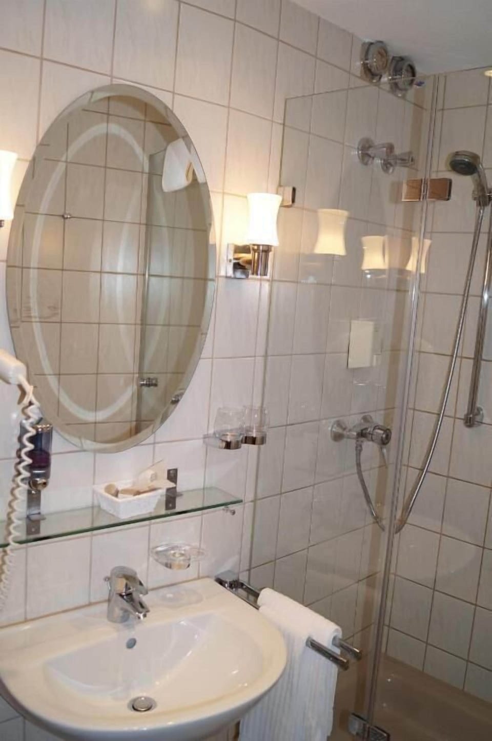 Basic Single Room, Courtyard View | Bathroom