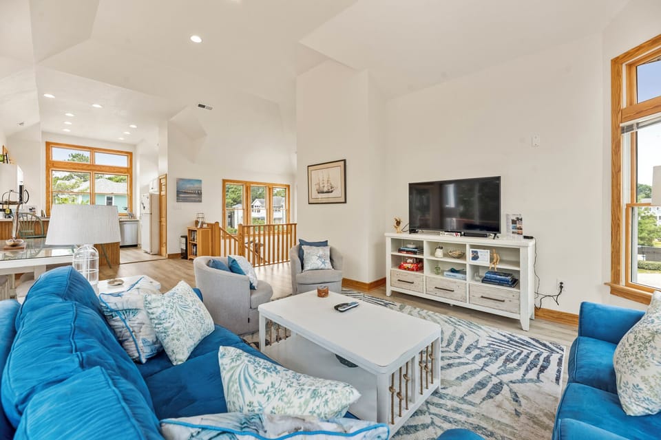 Dolphin's Cove: Top Floor Living Area