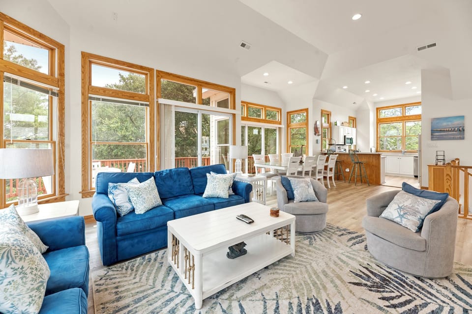 Dolphin's Cove: Top Floor Living Area