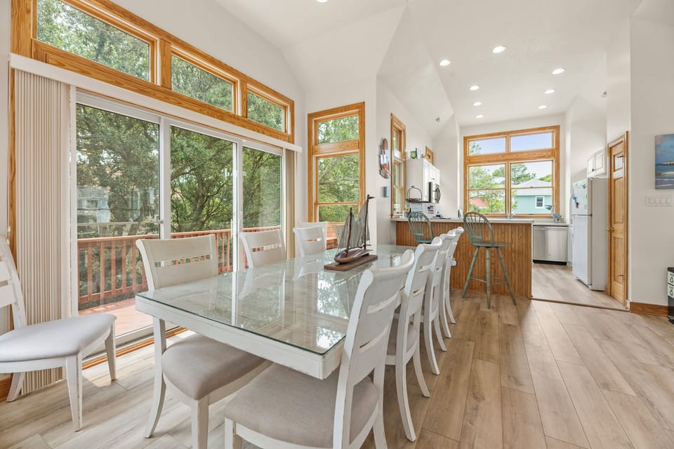 Dolphin's Cove: Top Floor Dining Area