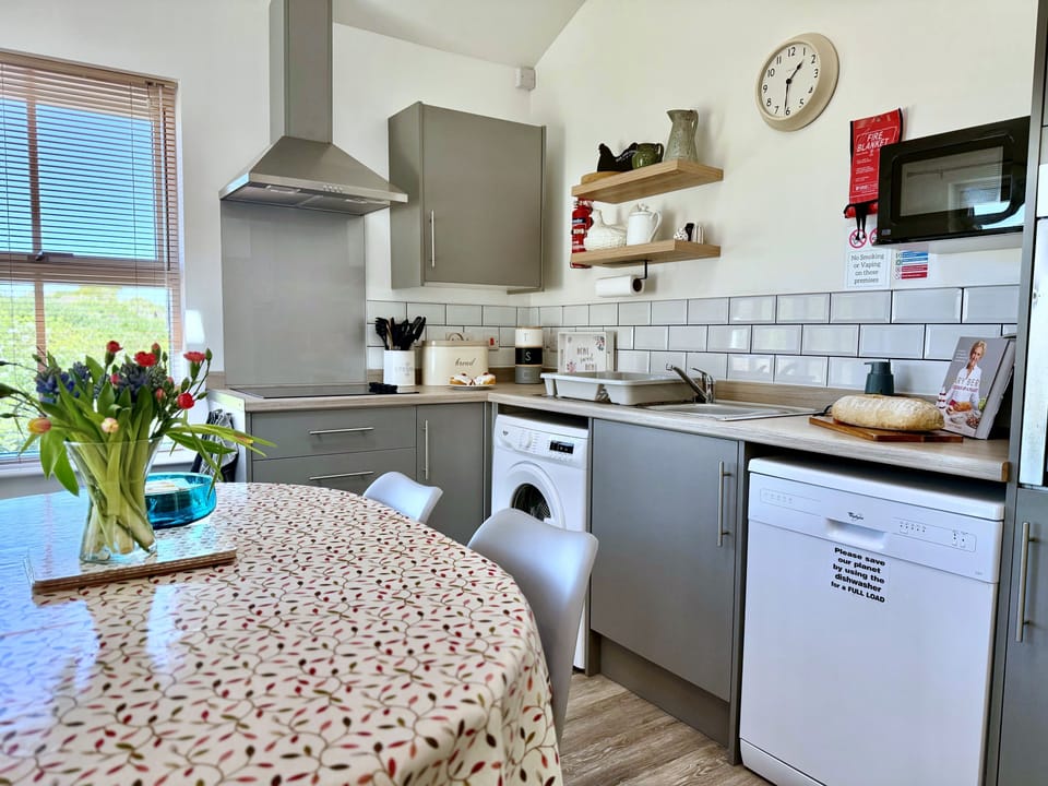 The Pepper Pot, Niton; Open-plan kitchen/dining