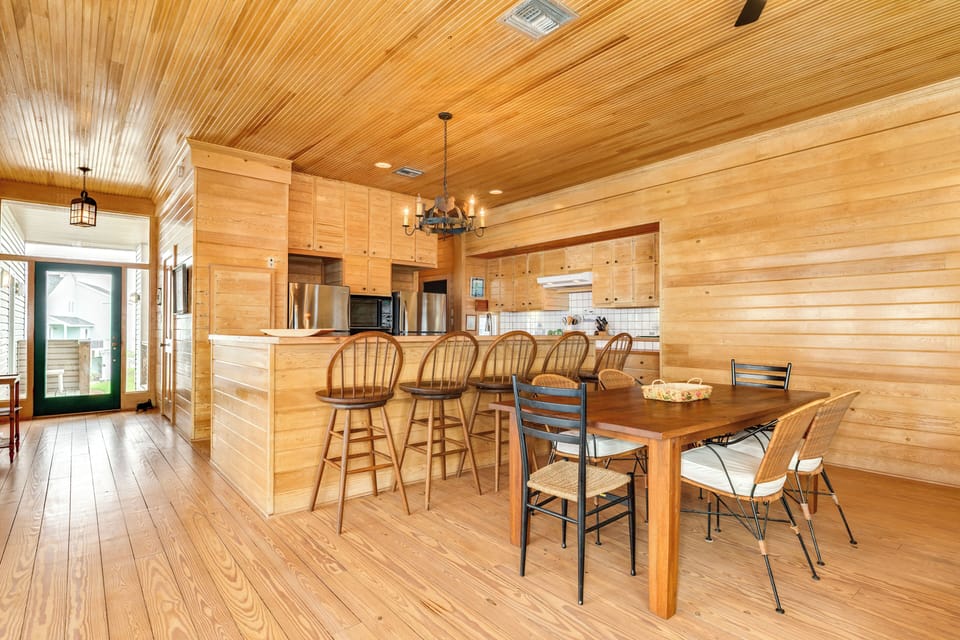 Dining table with seating for 6, with additional seating for 5 at the breakfast bar