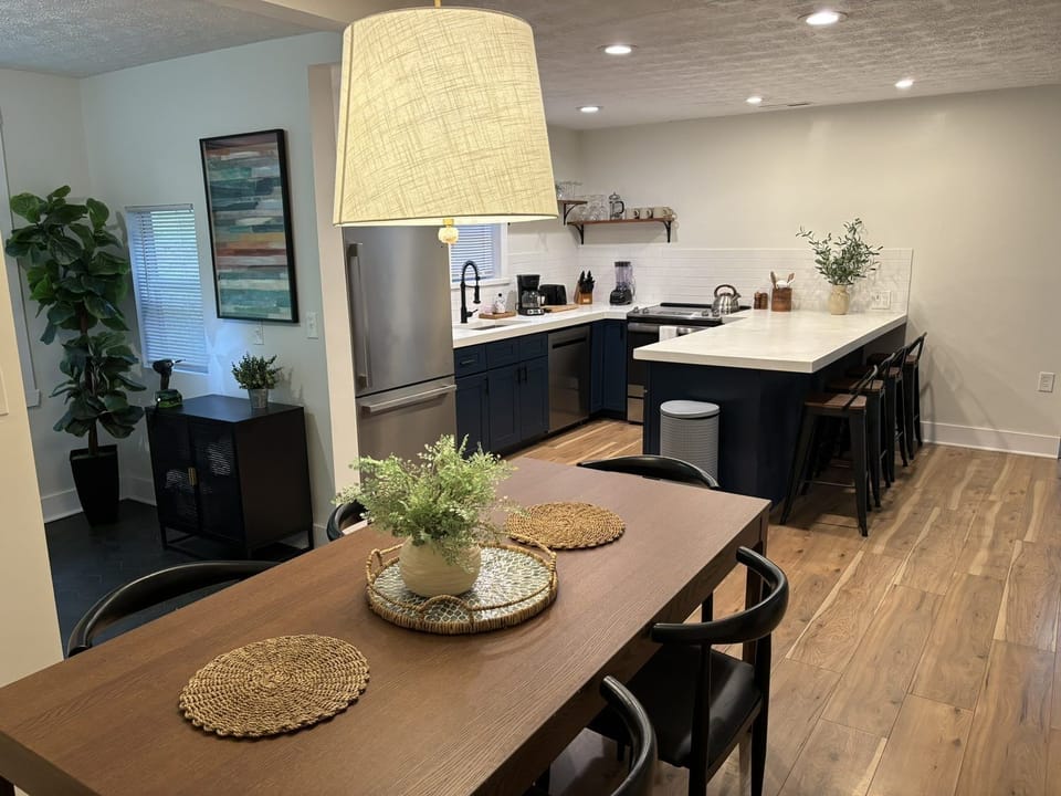 Full equipped kitchen for cooking and dining