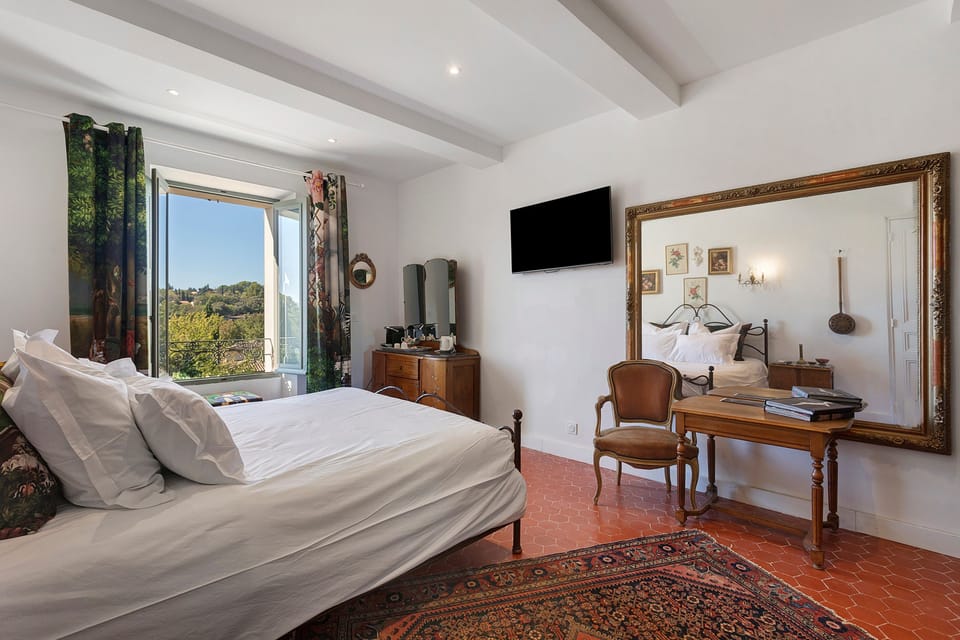 Bed and Breakfast 'Chambre 4' with Shared Pool, Wi-Fi and Air Conditioning Bed and Breakfast in French Riviera