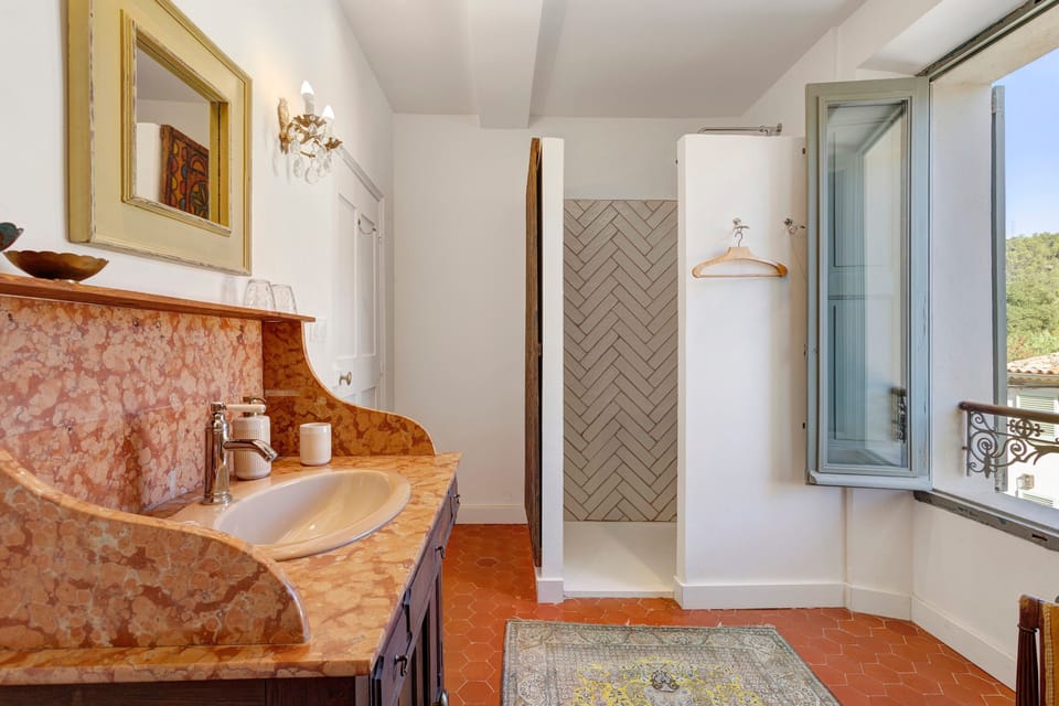 Bed and Breakfast 'Chambre 6' with Shared Pool, Wi-Fi and Air Conditioning Bed and Breakfast in French Riviera