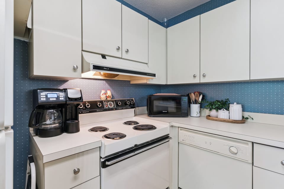 A well-equipped kitchen awaits you with everything needed to prepare your favorite meals during your stay. Start mornings with fresh coffee and enjoy the convenience of a full stove and microwave.