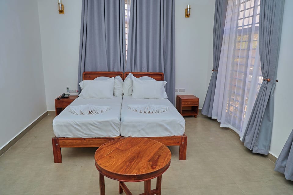 Classic Twin Room, Mountain View | In-room safe, desk, laptop workspace, iron/ironing board (on request)
