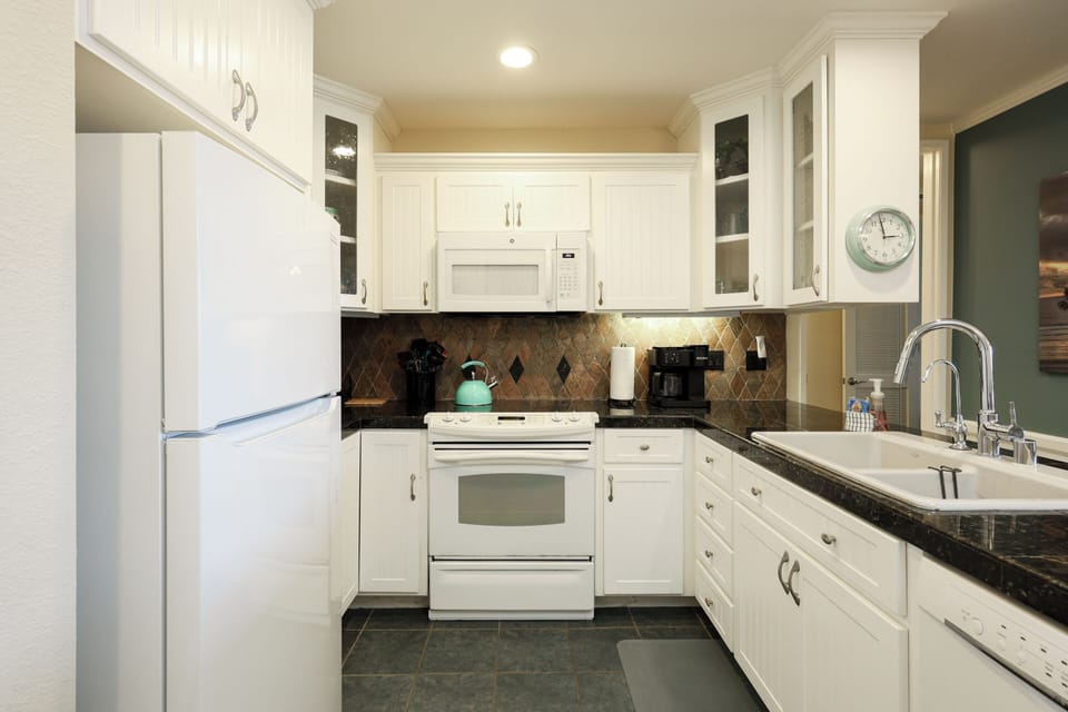 Condo, Multiple Beds (E304 Sparkling Waves) | Private kitchen