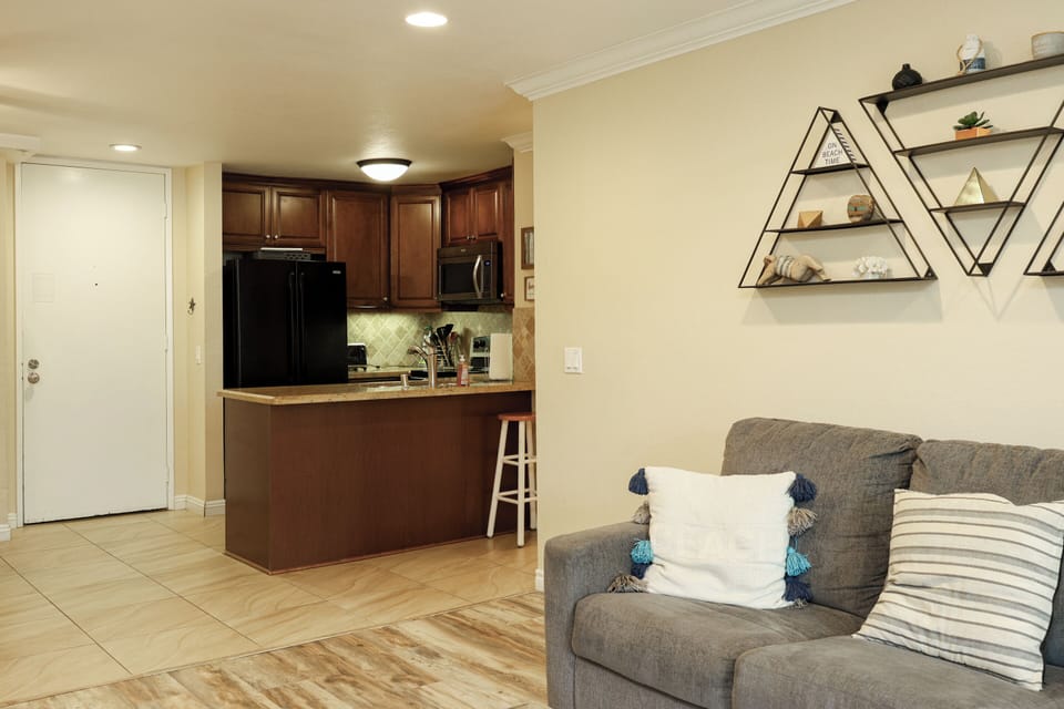 Condo, 1 King Bed with Sofa bed, Garden View (B111 Tropical Beach Retreat) | Living area | Fireplace