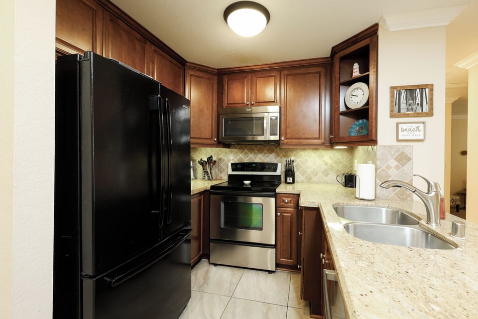 Condo, 1 King Bed with Sofa bed, Garden View (B111 Tropical Beach Retreat) | Private kitchen