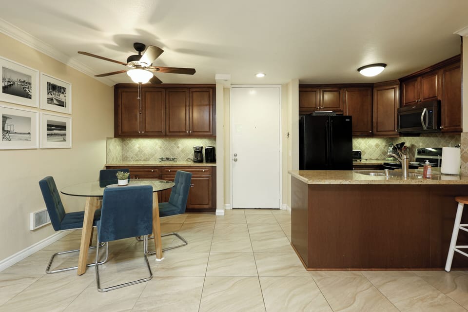 Condo, 1 King Bed with Sofa bed, Garden View (B111 Tropical Beach Retreat) | Private kitchen