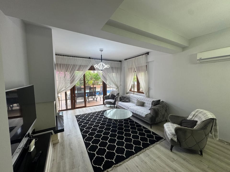 Deluxe Villa | Living area