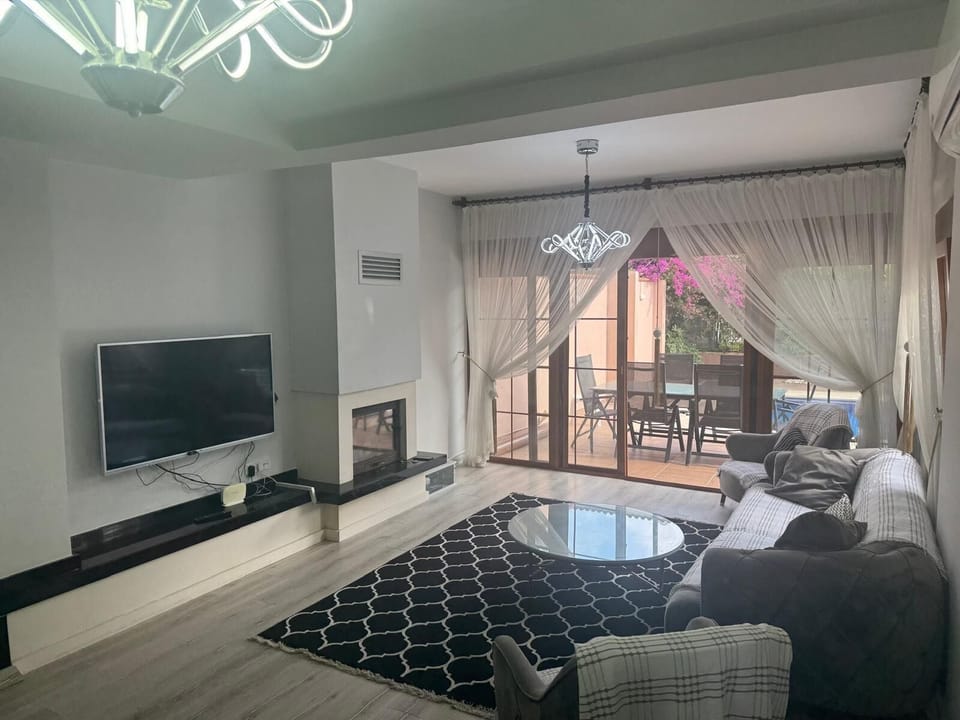 Deluxe Villa | Living area