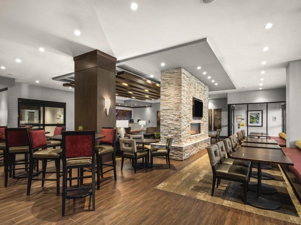 Spacious lobby and dining area accommodating groups of all sizes