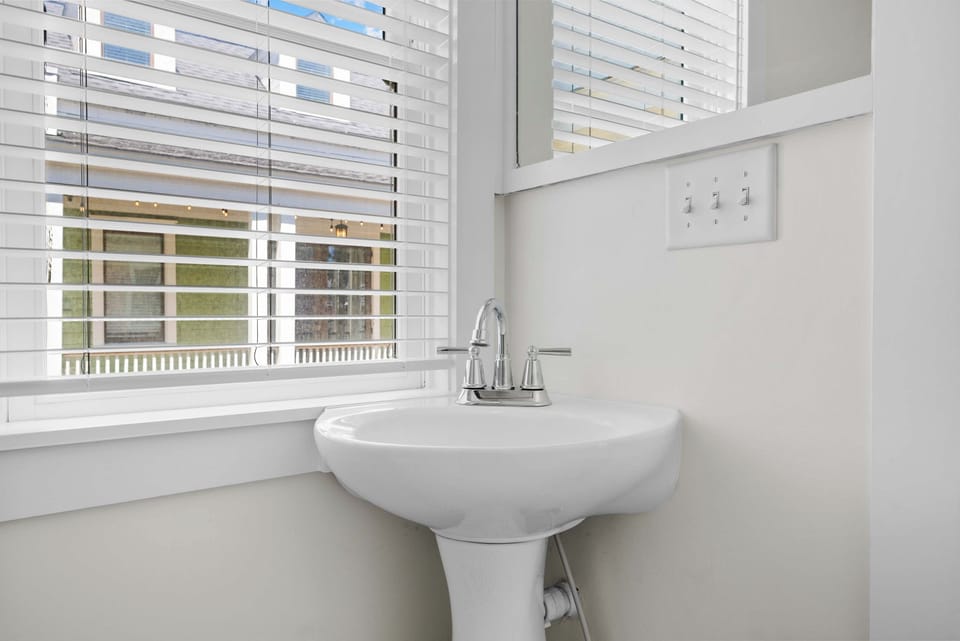 Bathroom 2: Walk-in Shower 
