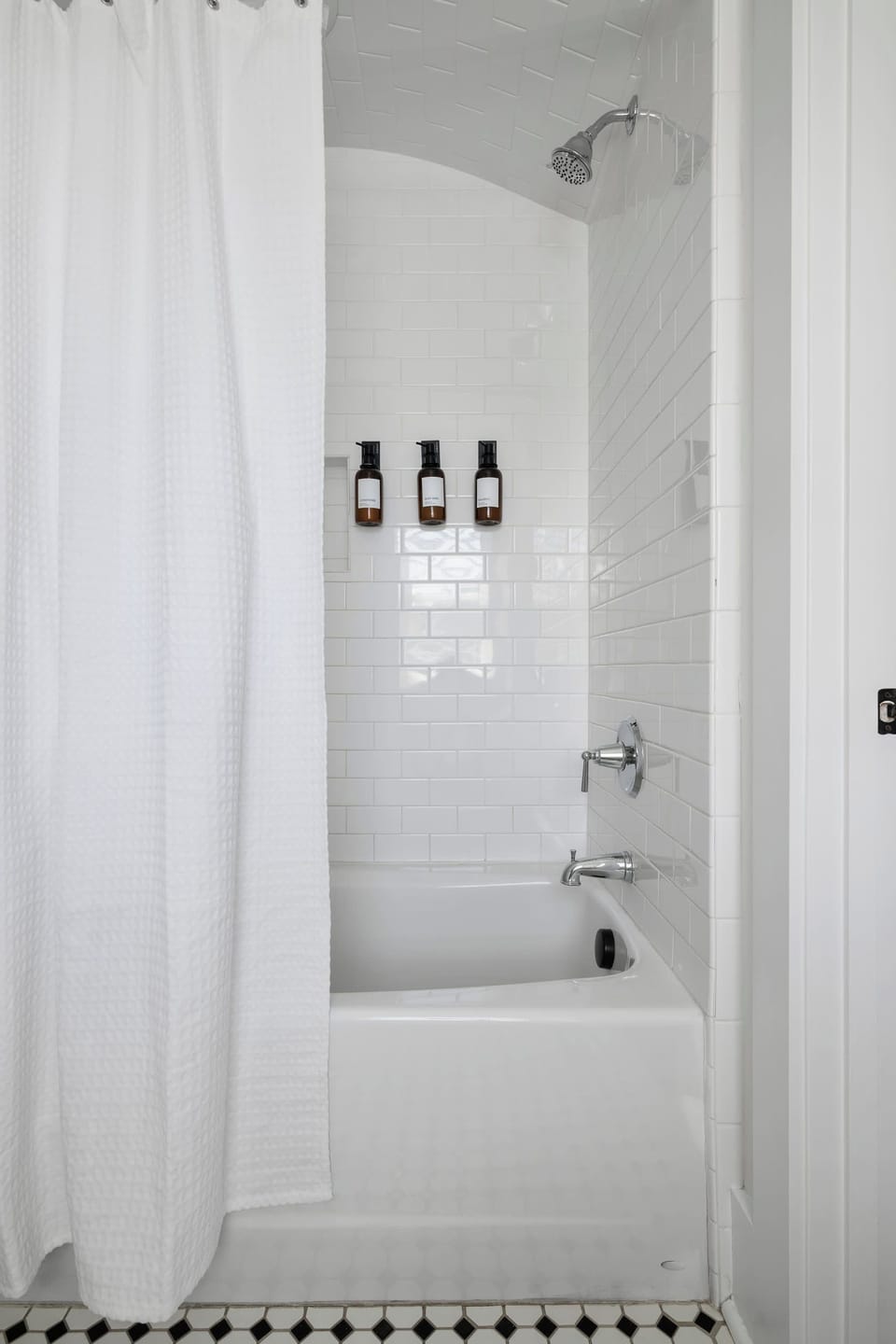 Bathroom 1: Shower/Tub 