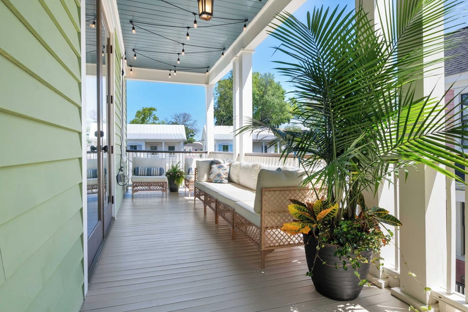 Upper balcony with additional outdoor seating space. There are two large balconies! 