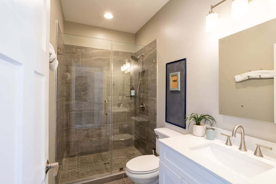 Way Downtown | 105 | Bathroom