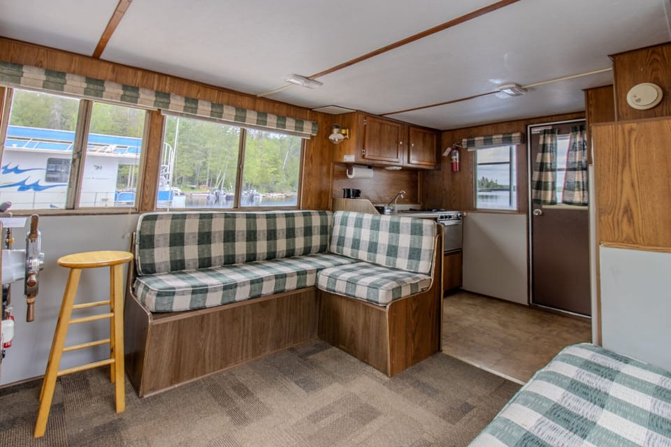 HB0220Interior2001_opt