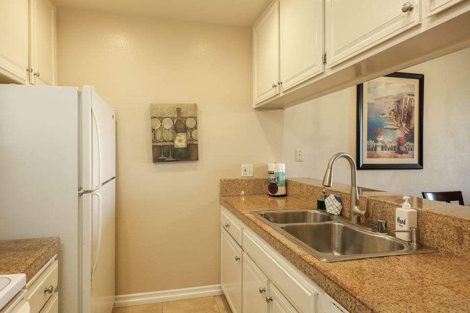 Condo, Multiple Beds, Beach View (G314 Waves & Wonders) | Private kitchen