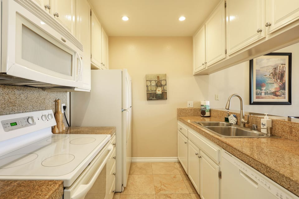 Condo, Multiple Beds, Beach View (G314 Waves & Wonders) | Private kitchen