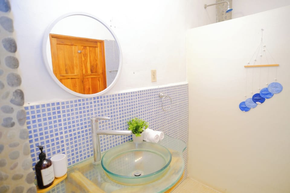 Luxury Double Room, Garden View | Bathroom | Shower, towels, soap, shampoo