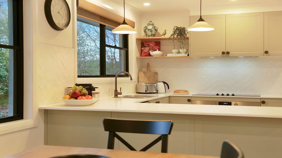 Mirambeena | Chef's kitchen | Dishwasher | Coffee pod machine | Electric stove top and oven | Ducted air conditioning | Highchair | Rural views | Wi-Fi 