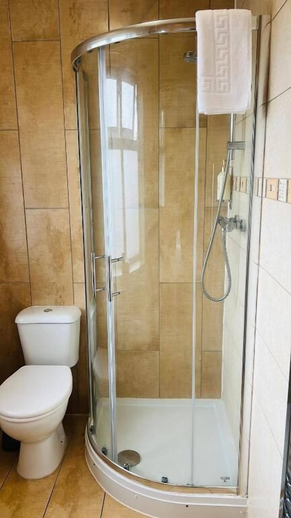 Family Room | Bathroom | Shower, towels, toilet paper
