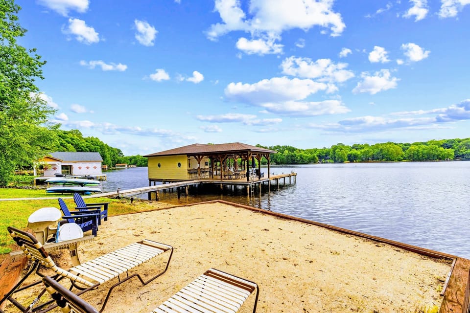 Backyard & Beach - A private slice of Lake Anna, from grassy lawn to open water.