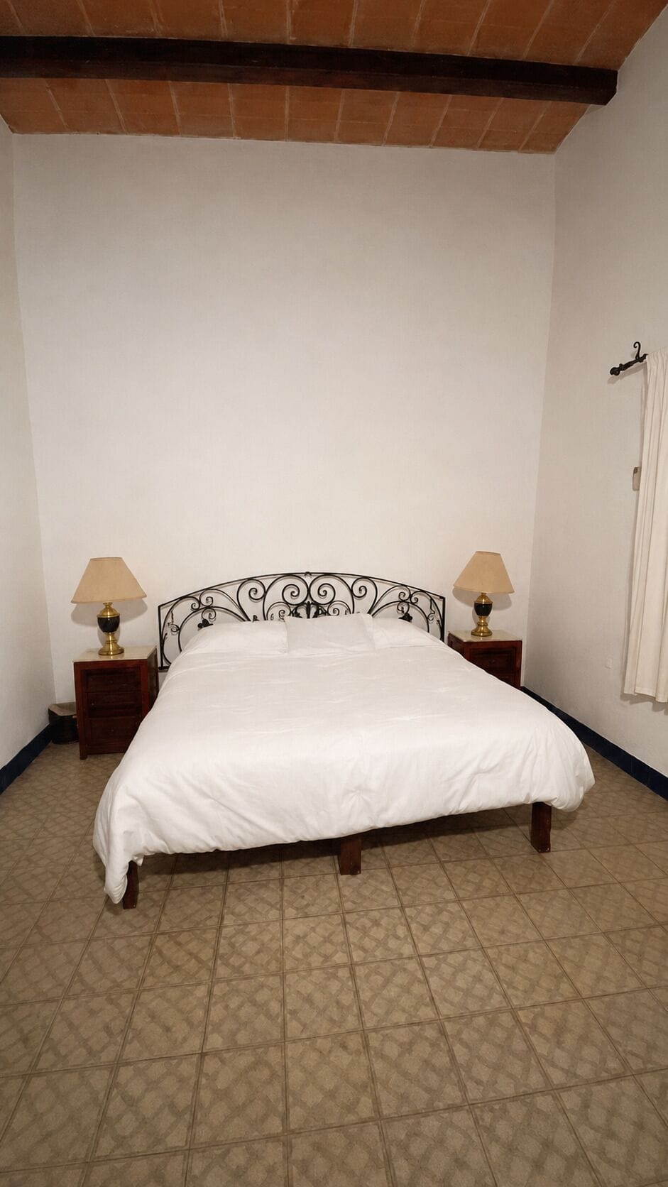 Basic Room, Courtyard View | WiFi (free)