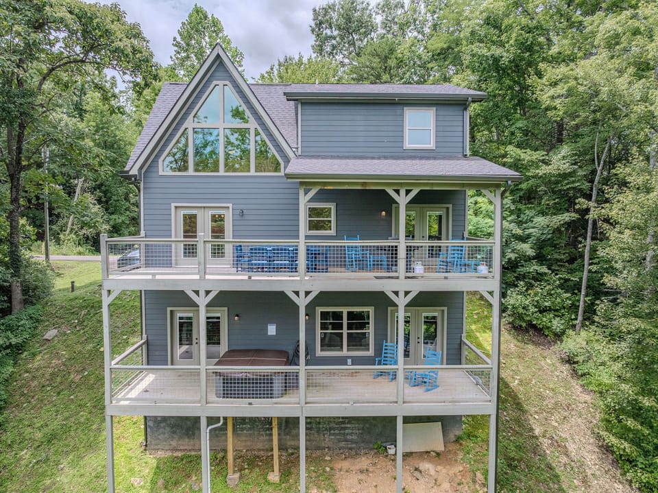 Blue Smoke Outpost sits in a peaceful Sevierville mountain setting surrounded by trees and Smoky Mountain views.