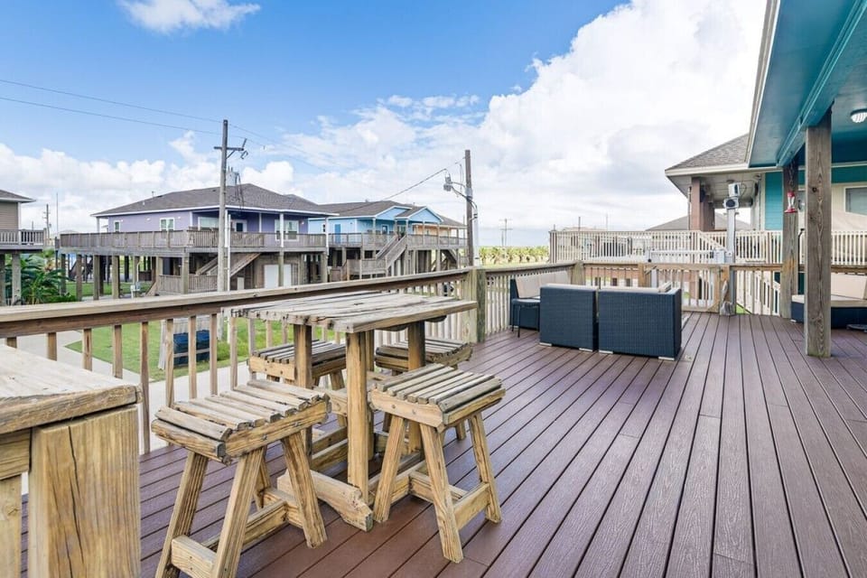 Deck | Outdoor Dining Area | Neighborhood Views
