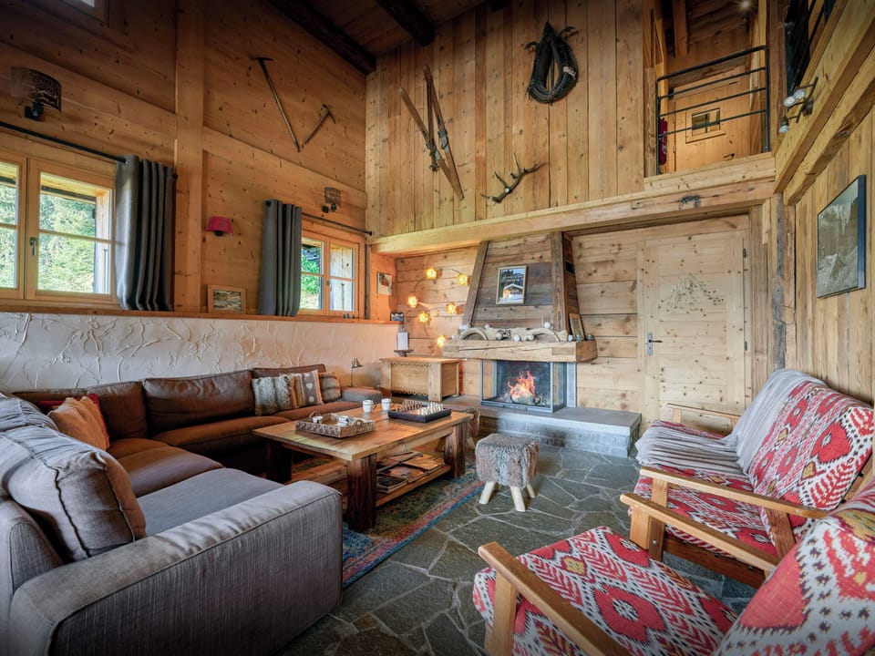 Living room & fireplace
