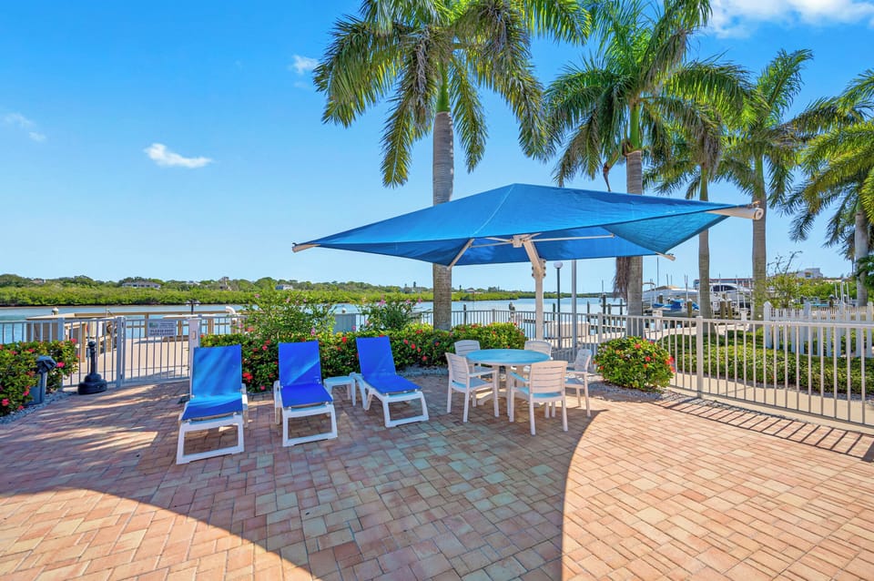 Sundeck on the Intracoastal waterway