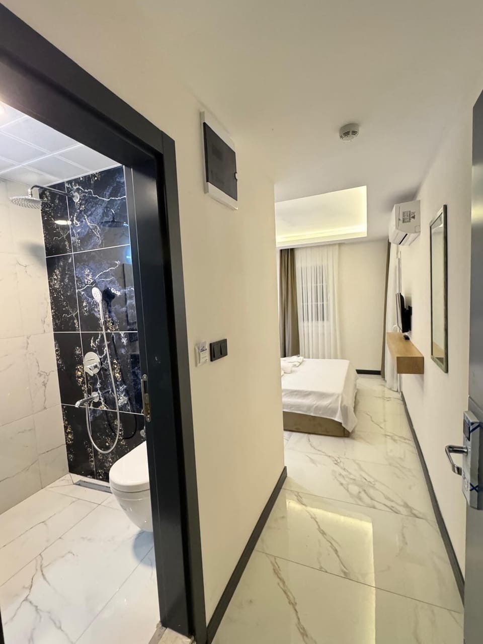 Classic Double Room, Balcony | Bathroom | Shower, hair dryer, towels, soap