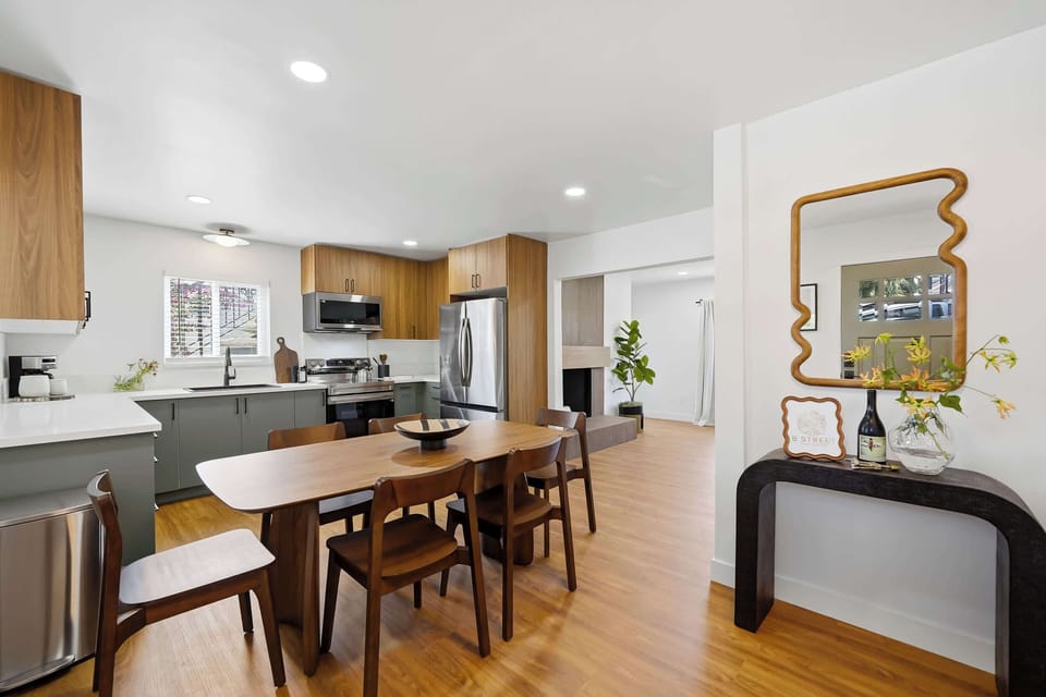 Open dining area for meals together 🍽️🏡